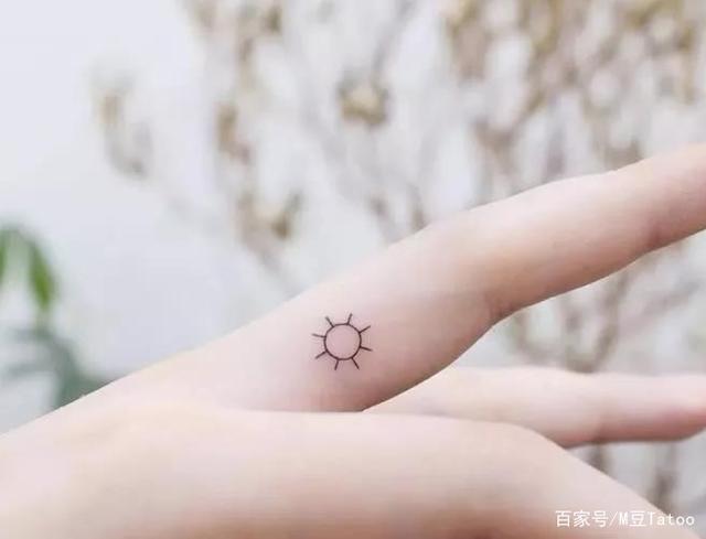 适合女士手上小纹身图片,有喜欢的吗?