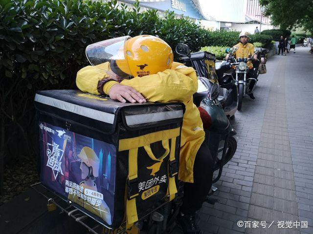 外卖小哥在疫情期间可是帮了我们不少大忙,如果没有他们,我们可能吃饭