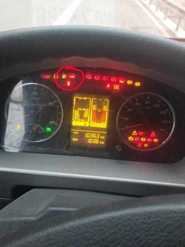 请教豪沃悍将转弯时这个灯闪是什么意思?