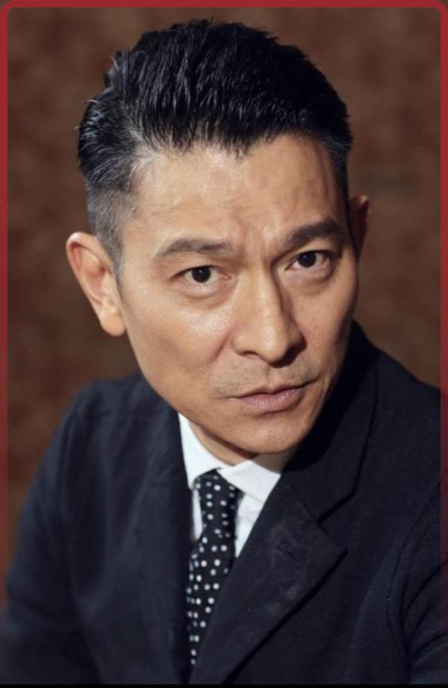 赵薇出事的那天刘德华也被曝光了