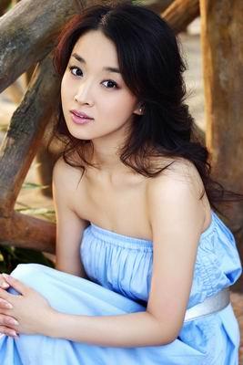 张蓓蓓优雅出演《功勋》 冰雪中单衣抵严寒(图)