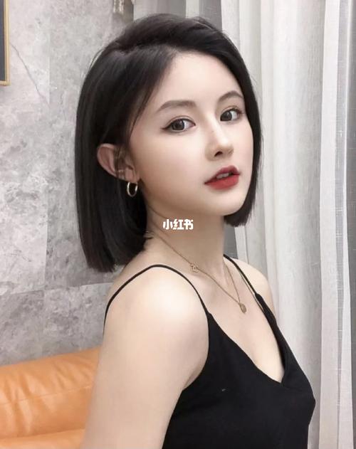 矮个子女生最适合的发型,一定不要错过了_发型_烫发_发色_染发_接头发