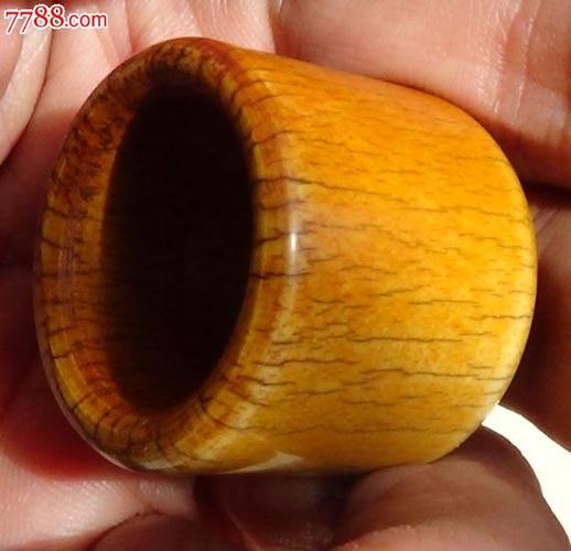 包浆油润的老骨头扳指