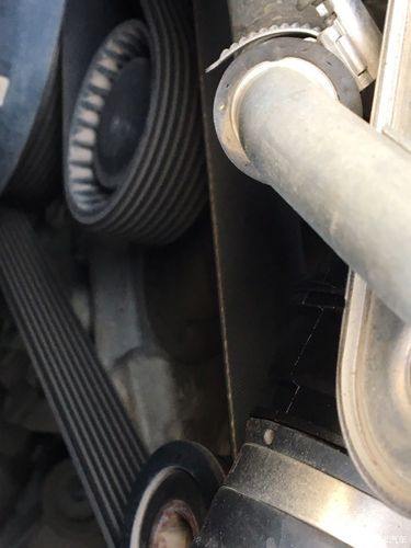 我的宝马5发电机皮带紧张轮是否需要更换?