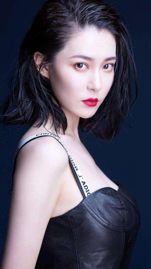 王晶旗下"晶女郎"胡然如何走红,是实力还是颜值?