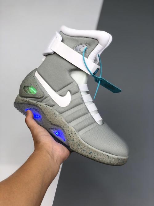 usb插口充电发光潮鞋!nike air mag 回到未来 黑科技球鞋