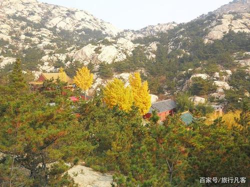 深秋时的青岛平度,一座不知名的小山,如何引得某中学师生的青睐