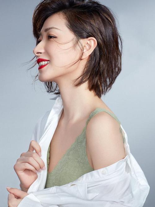 万茜个性写真,"不正经"的万茜也很好看