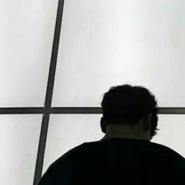 qq情侣头像黑白超拽最新版 你需要不再是疯狂的爱情