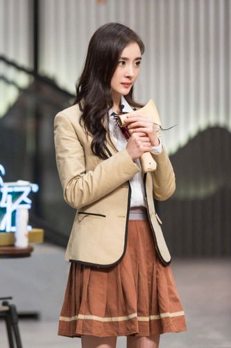 杨幂冬装衣服搭配图片_手机壁纸_电脑壁纸_桌面壁纸