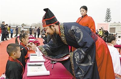 科技原标题:开笔礼仪式[图] (来源:科技日报)   相关新闻 精彩图集