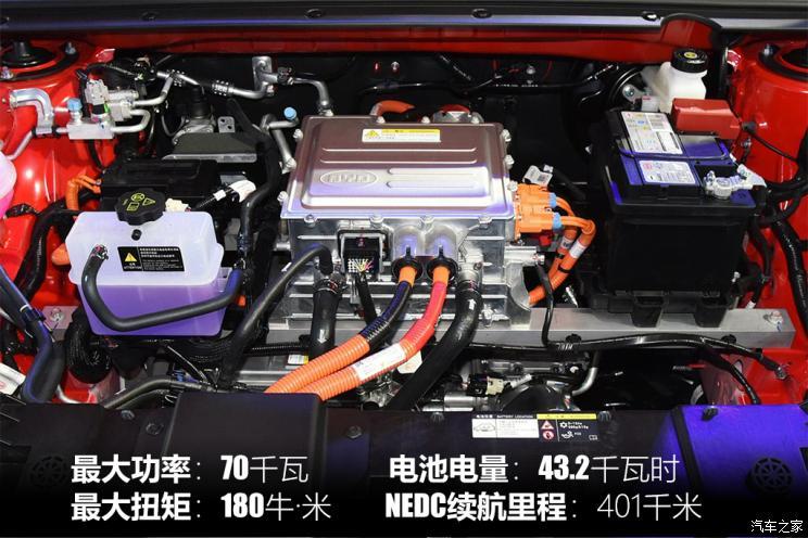 动力方面,比亚迪e2也换上了磷酸铁锂的刀片电池,相比三元锂电池在