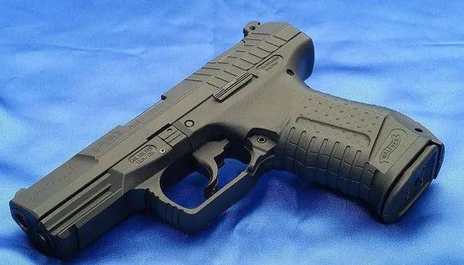 世界上最先进的四款手枪此枪无视头盔防弹衣是黑帮最爱