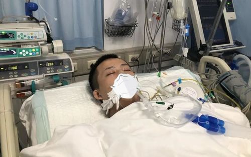 网易首页>网易号>正文申请入驻> (在重症监护室接受治疗的小明)5月13