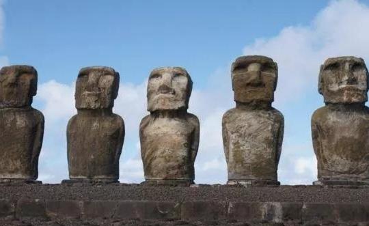 复活节岛石像之谜:高20米重90吨如何运输(或是外星人到访证据
