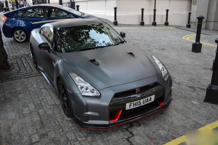 国外街拍 哑光灰战神gt-r r35 nismo