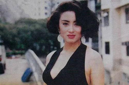 逃学威龙2扮演何敏的是谁?