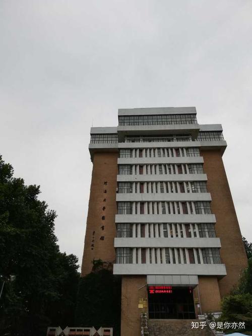 河海大学的图书馆或教室环境如何?是否适合上自习?