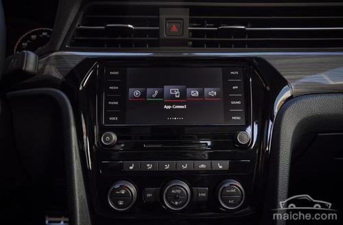 顶配车型有fender premium音响系统,可以使车主在长途通勤时保持愉悦