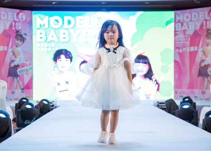 model babyⅢ超模北鼻 | 是时候交出你家可爱的娃了