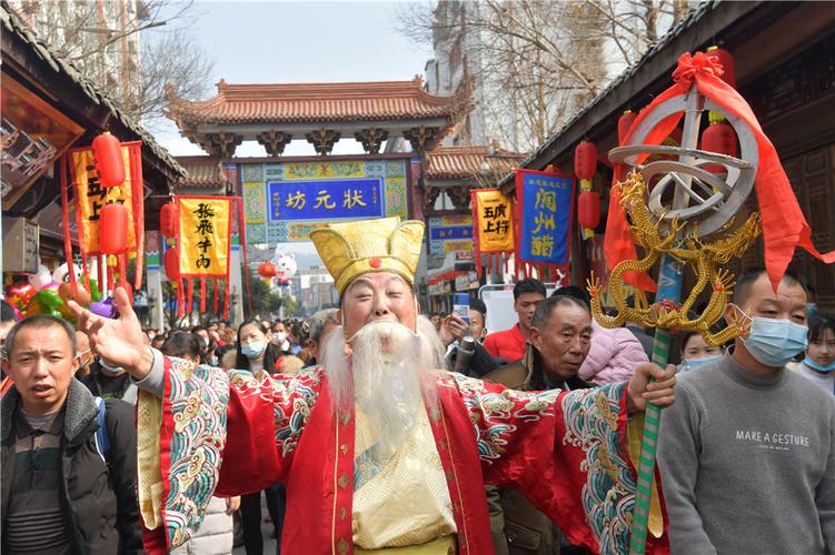 春节期间,阆中古城开展了主题为"赶年兽,闹古城,春节之源阆中