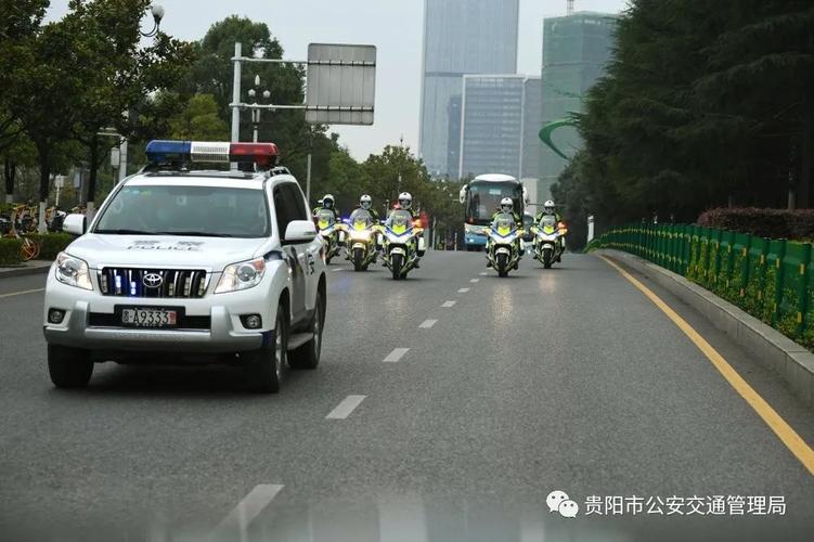 疫情当前警察不退欢迎回家贵阳交警致敬贵州援鄂医疗队