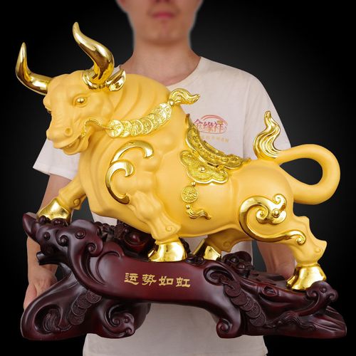 1985年属牛招财图片,属牛人招财转运的图片 运势如虹金牛摆件招财牛年镇宅客厅办公桌公司定制送