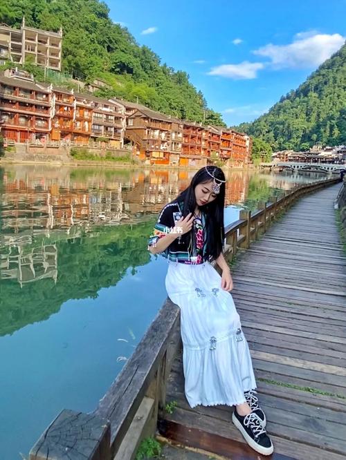 凤凰古城 体验一下民族风情小姐姐_凤凰古城_凤凰古城