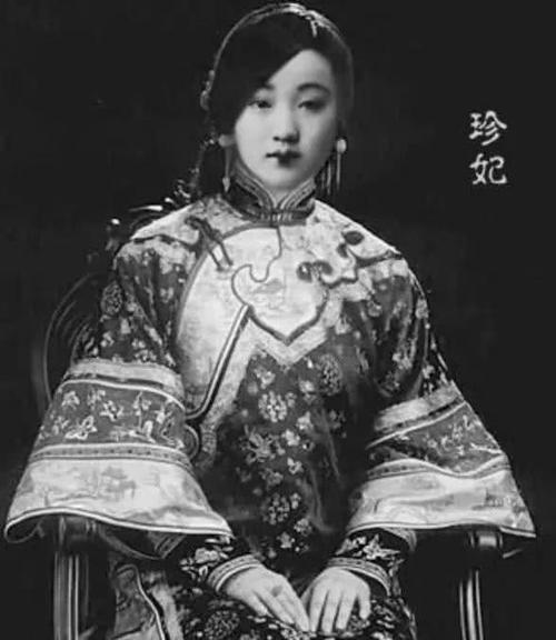 别再被电视剧骗,真正的清朝妃子照片,有的极美,有的靠