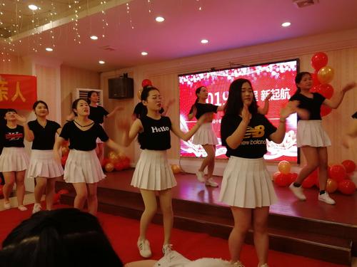 洋溢着青春活力   散发着朝气蓬勃   新时代幼师的开场舞棒棒哒