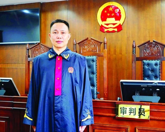 龙门法院永汉法庭庭长钟素文扎根基层善调解