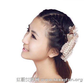 韩式蜈蚣辫发型的多种盘发设计分外时尚和优雅(3)