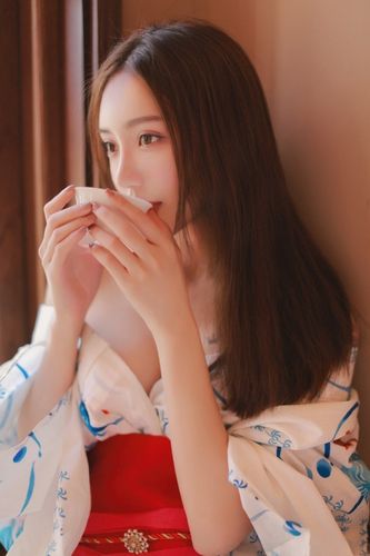 性感长发丰满美胸和服美女优雅私房写真图集(1/8)