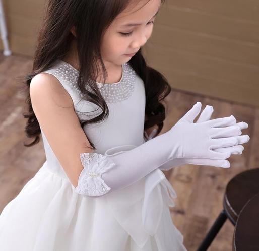 儿童节女童演出白手套小孩子白色表演指挥六一舞蹈幼儿园小学生
