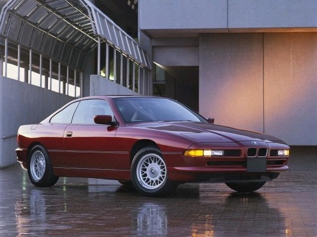 helmutmarko驾驶bmw850i1989款拉着神代凌牙去参加从维也纳到蒙绍的