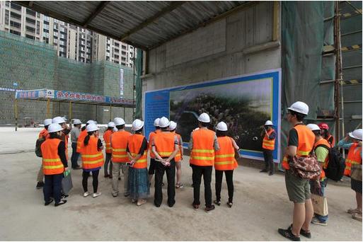 70名广州万科业主亲自"监工" 体验工地开放