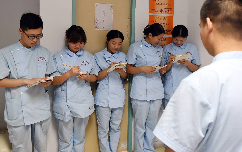 为攒钱养老七旬老人去养老院当护工失手杀死八旬老人