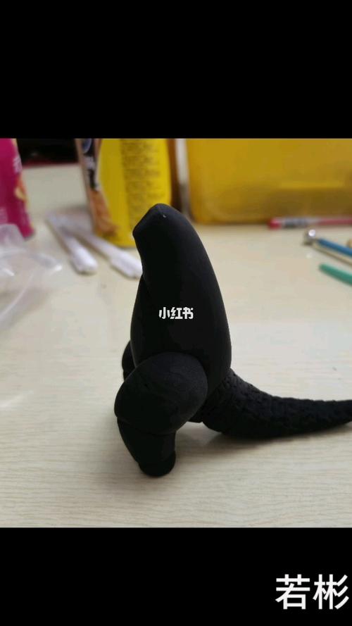 粘土哥斯拉,身上的纹理快把手弄抽了.