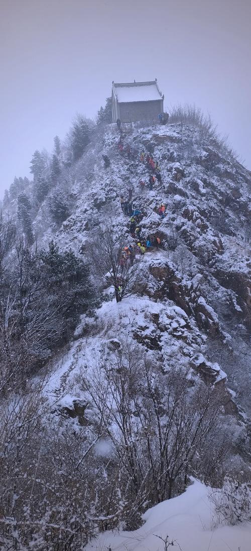 虎头山,位于蓝田县蓝关镇,横跨大团峪和小团峪