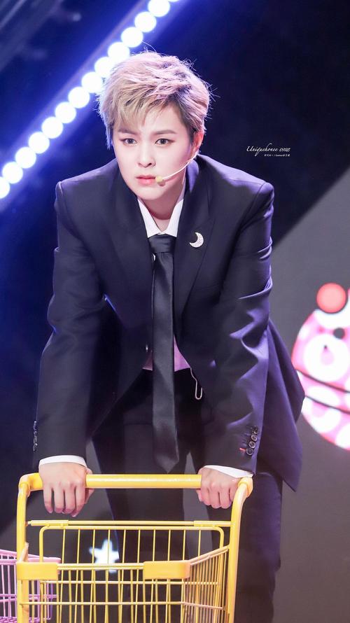 miss忻芸的相册-sunnee杨芸晴 火箭少女101