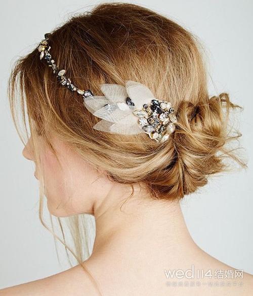 掌握技巧就能衬托你的美    新娘头饰怎么挑选有气质 2,保持简单 思考