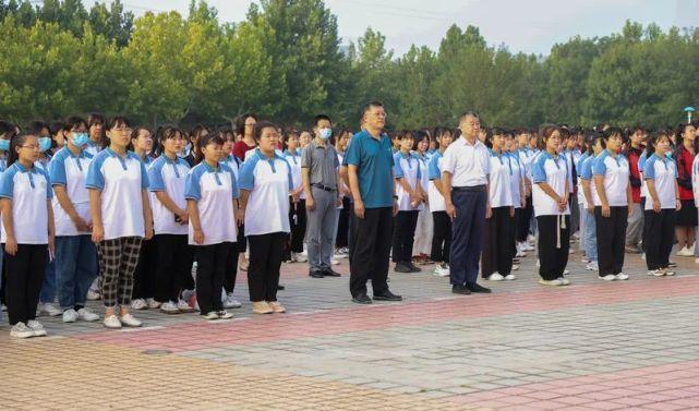 鲁北技师学院举行新学期首次升国旗仪式