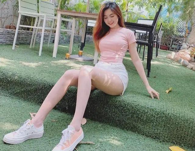 越南出美女,越南女教师trn trn因照片走红!