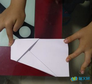回旋纸飞机折法图解