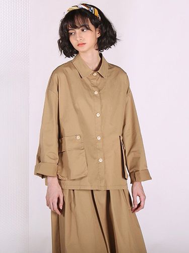 树生活女装品牌2020春夏翻领卡其色裙装