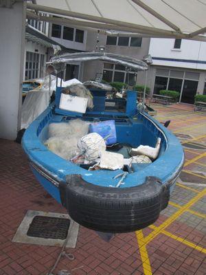 水警怀疑快艇的引擎曾被改装.(来源:香港电台网站)