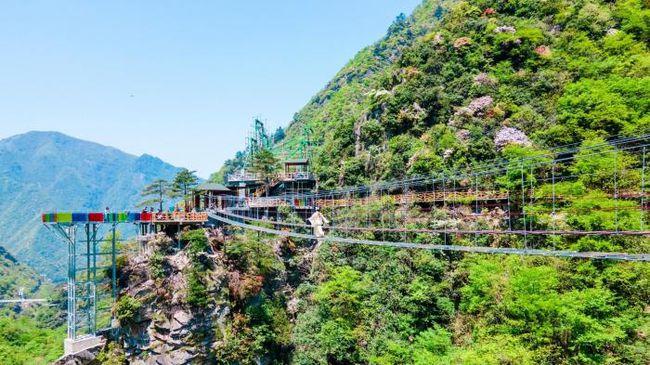 浙江安吉县西南部约35公里的浙北大峡谷风景区是国家4a级旅游景区.