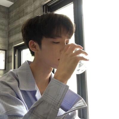 qq头像男生不要有正脸