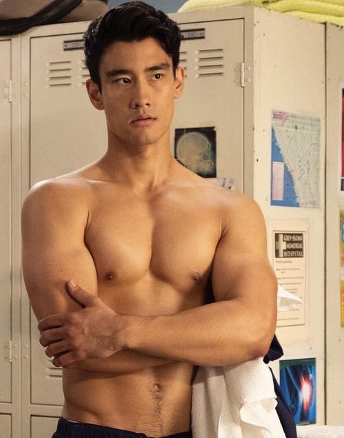 今天看到alex landi为《da man》拍的写真才知道新一季有这个人