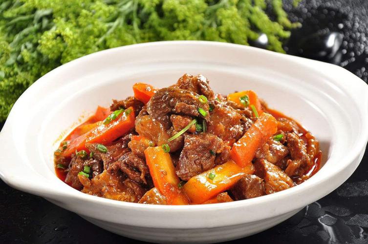 午餐:胡萝卜烧牛腩